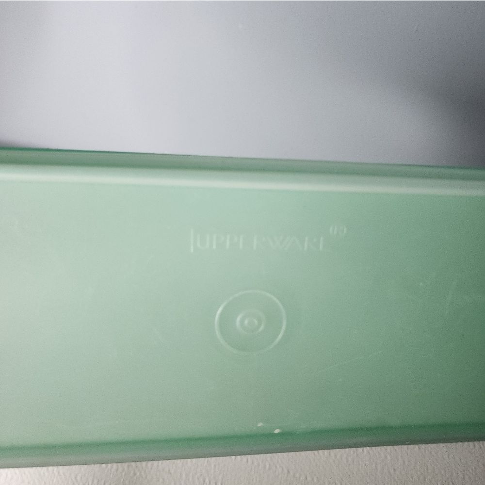 Retro Green Tupperware Rectangular Container with Lid Celery - Picture 2 of 5